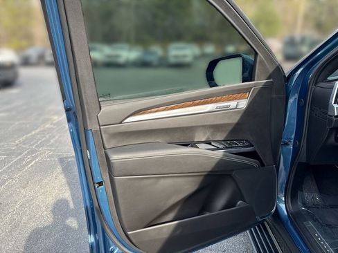 Used 2025 Cadillac Escalade Premium Luxury Platinum image 13