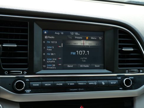 Used 2017 Hyundai Elantra Limited FWD image 22