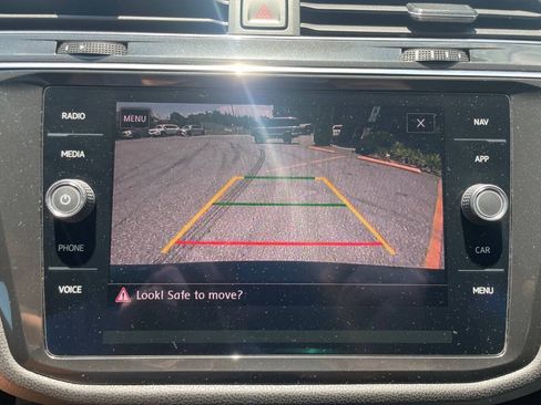 Used 2018 Volkswagen Tiguan SEL w/ R-Line Package FWD image 29