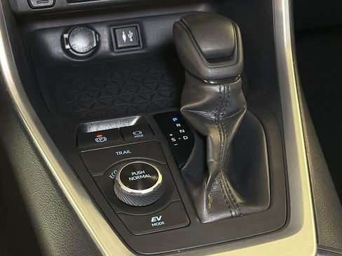 Used 2019 Toyota RAV4 XLE image 23