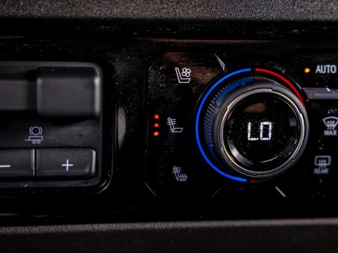 Used 2024 Chevrolet Silverado 2500 ZR2 w/ Technology Package image 13