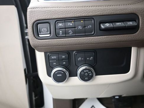 Used 2021 GMC Yukon Denali w/ Denali Premium Package image 14