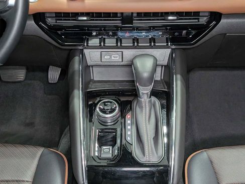 Used 2024 GMC Canyon AT4 w/ AT4 Premium Package image 19