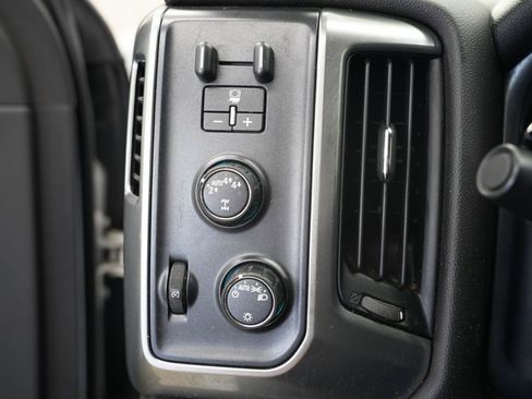 Used 2019 Chevrolet Silverado 1500 LT AWD/4WD image 16