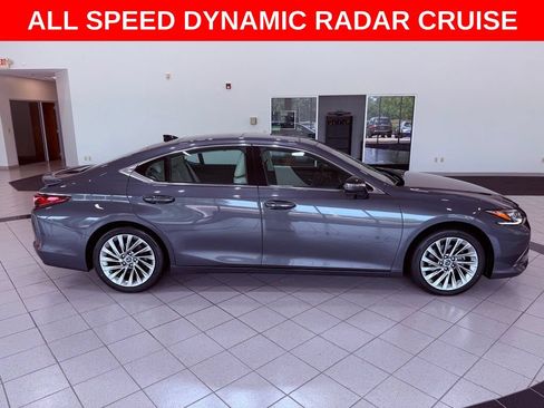 Certified 2022 Lexus ES 350 Ultra Luxury w/ Accessory Package 2 FWD image 9