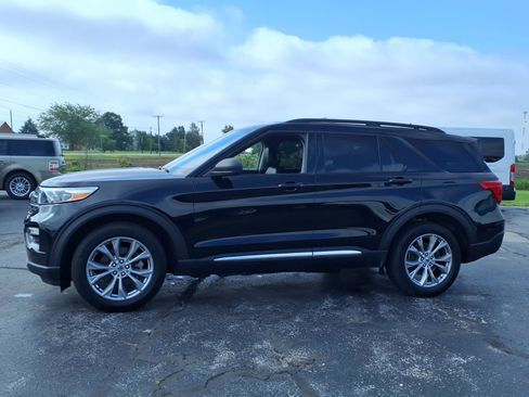 Used 2023 Ford Explorer XLT w/ Equipment Group 202A AWD/4WD image 5