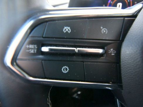 Used 2025 Chevrolet Traverse LT image 39