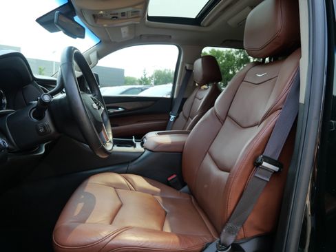 Used 2016 Cadillac Escalade Luxury AWD/4WD image 11