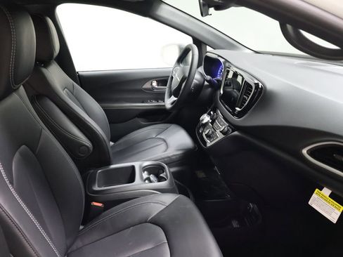 New 2026 Chrysler Voyager LX image 16