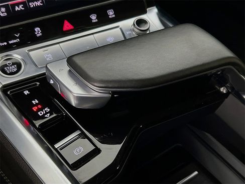 Certified 2022 Audi e-tron Premium Plus w/ Premium Plus Package image 19