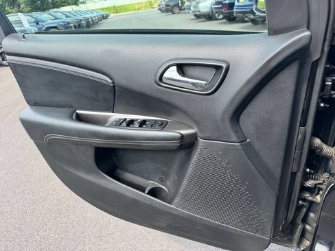 Used 2018 Dodge Journey Crossroad FWD image 18