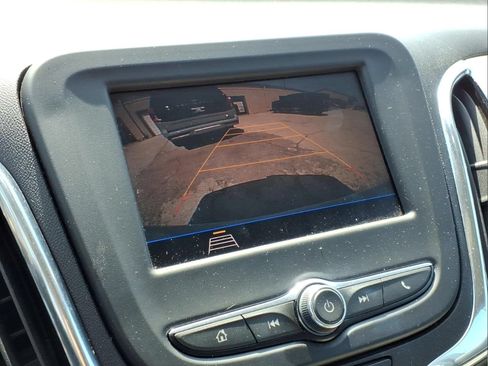 Used 2021 Chevrolet Equinox LS FWD image 25