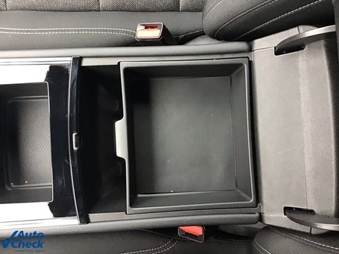 Used 2025 Chevrolet Traverse LT image 45