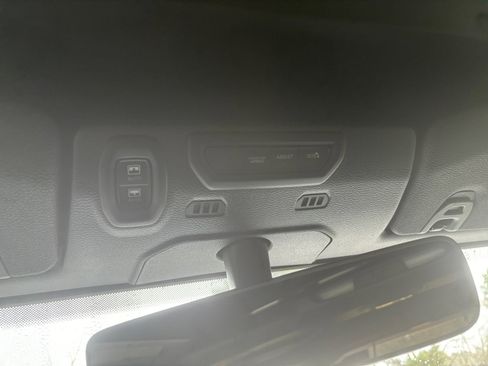 Used 2019 Jeep Wrangler Unlimited Sahara image 29