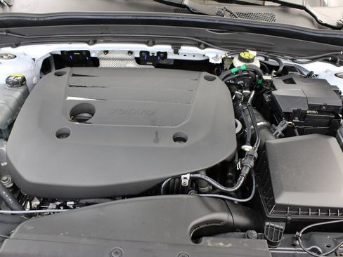 Used 2024 Volvo XC40 B5 Plus w/ Protection Package Premier AWD/4WD image 34