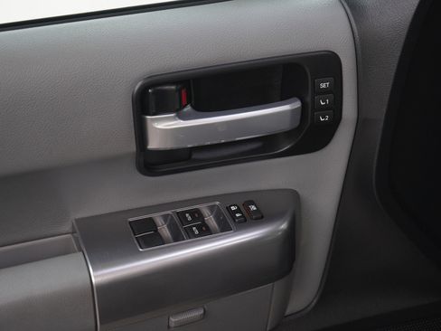 Used 2018 Toyota Sequoia Limited image 25