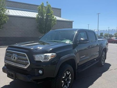 Used 2017 Toyota Tacoma TRD Off-Road AWD/4WD image 2