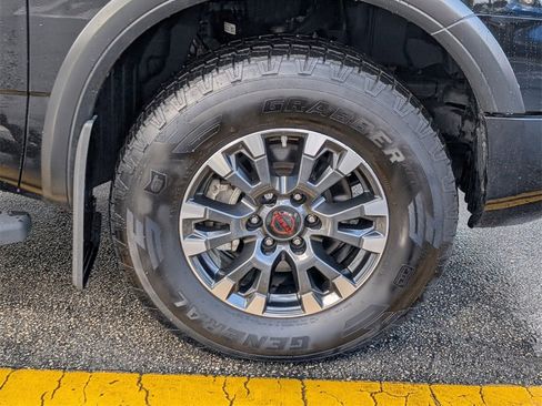 Used 2024 Nissan Titan PRO-4X w/ Pro-4x Convenience Package image 9