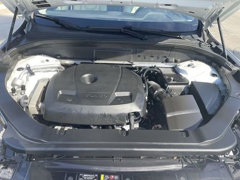 Used 2019 Volvo XC60 T5 Momentum w/ Premium Package image 30