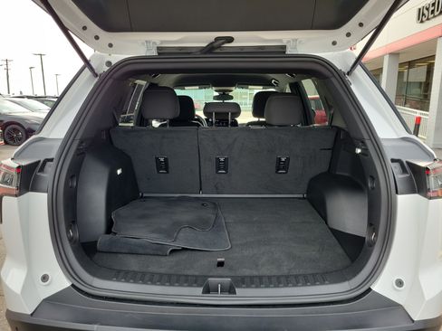 Used 2025 Chevrolet Equinox LT FWD image 8