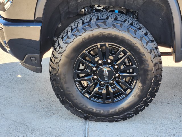 Used 2024 Chevrolet Silverado 2500 ZR2 w/ Technology Package AWD/4WD image 16