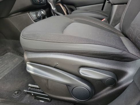 Used 2023 Jeep Renegade Latitude image 12