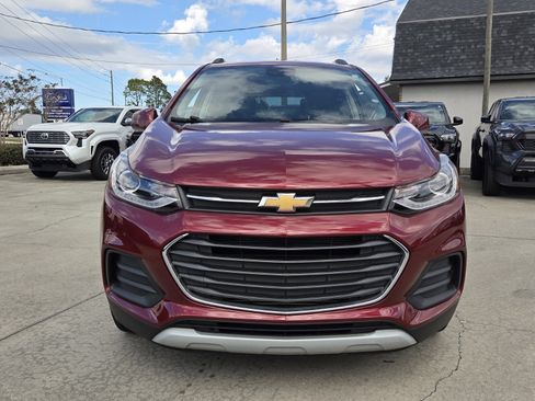 Used 2022 Chevrolet Trax LT w/ LT Convenience Package image 2