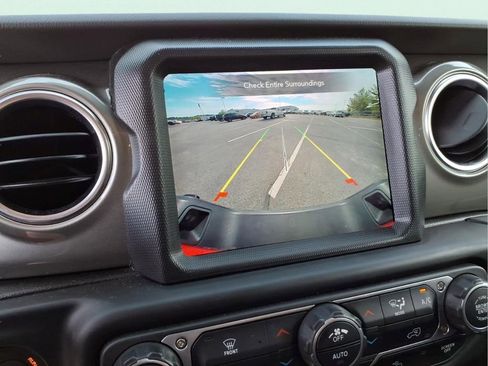 Used 2023 Jeep Gladiator Overland AWD/4WD image 28