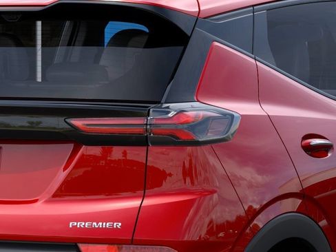 Used 2023 Chevrolet Bolt EUV Premier w/ Super Cruise Package FWD image 12