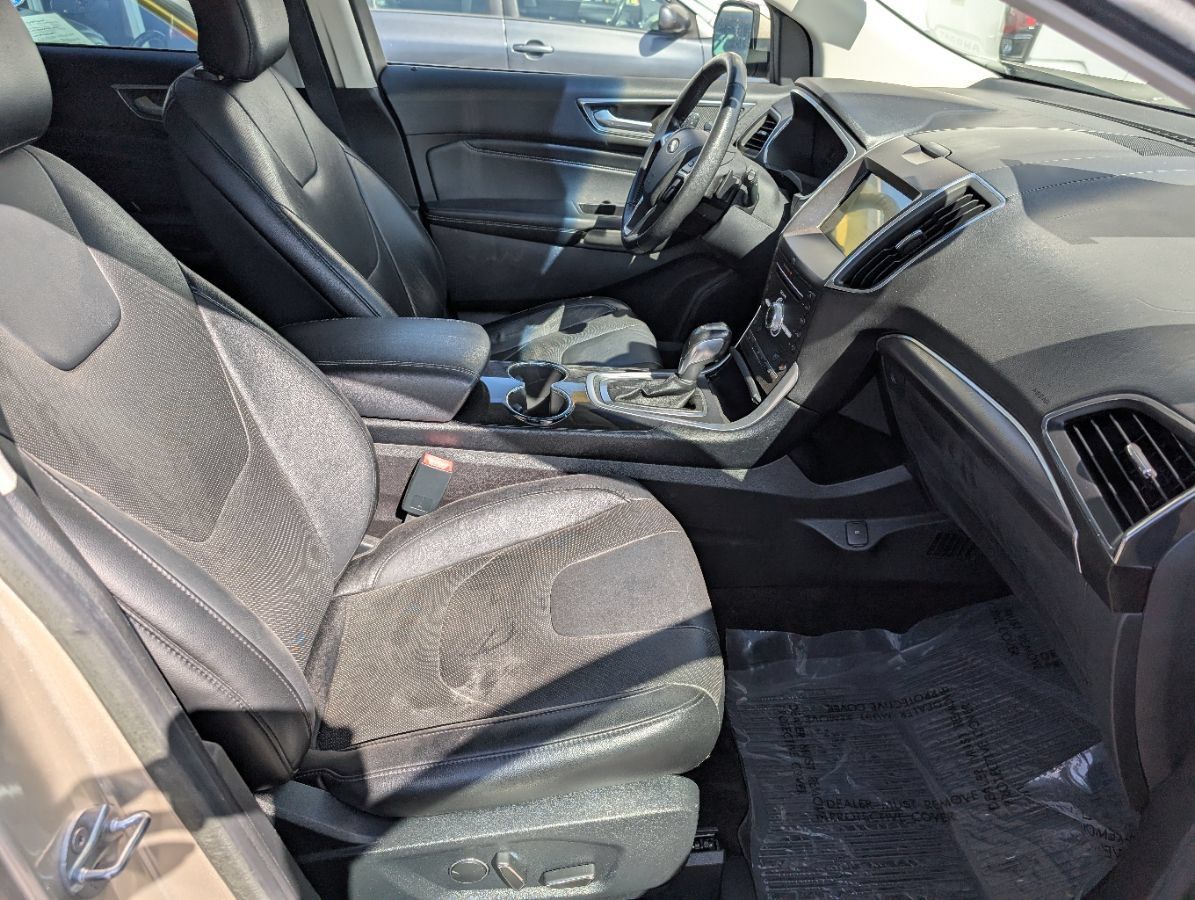 Used 2017 Ford Edge Titanium w/ Equipment Group 301A AWD/4WD image 8