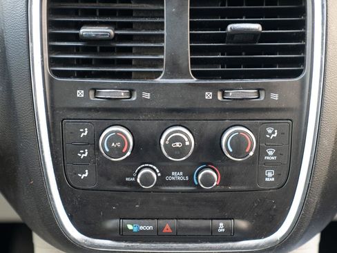 Used 2019 Dodge Grand Caravan SXT FWD image 31