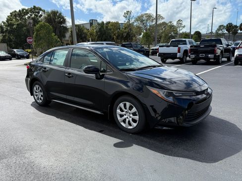 Used 2026 Toyota Corolla LE image 7