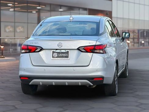 Used 2021 Nissan Versa SV image 3