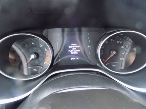 Used 2019 Jeep Compass Latitude w/ Cold Weather Group AWD/4WD image 16