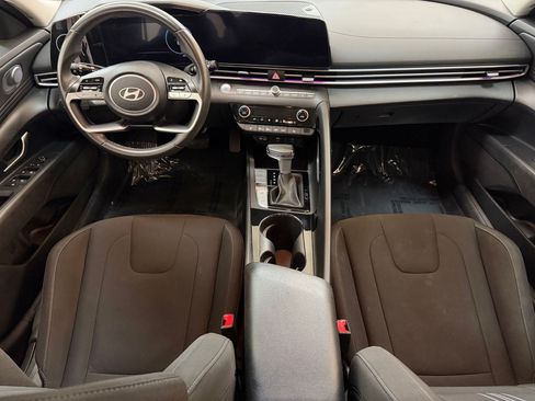 Used 2025 Hyundai Elantra SEL FWD image 16