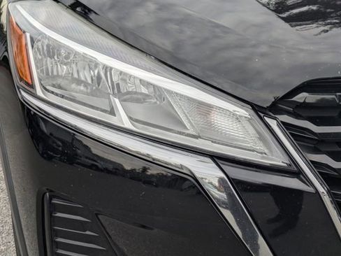 Used 2022 Nissan Kicks SV image 10