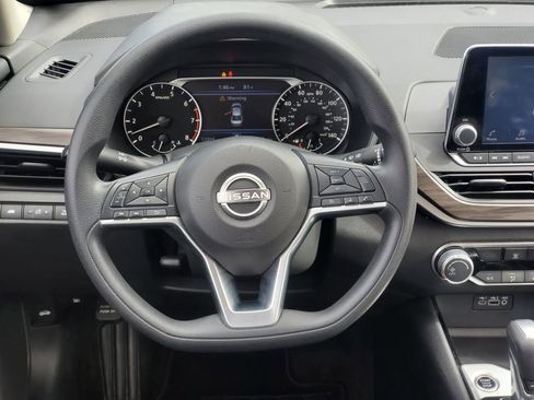 Used 2024 Nissan Altima 2.5 SV image 25