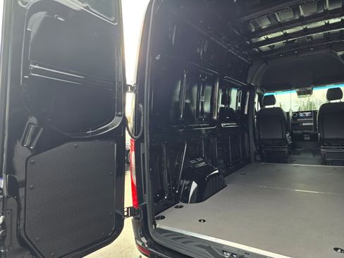New 2025 Mercedes-Benz Sprinter 2500 image 17