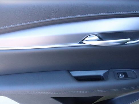 New 2026 Cadillac XT5 Luxury w/ LPO, ONYX Package image 16