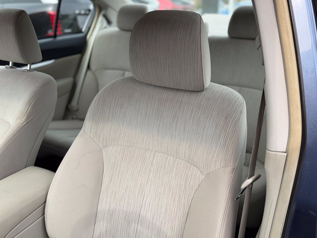 Used 2013 Subaru Legacy 2.5i Premium AWD/4WD image 9