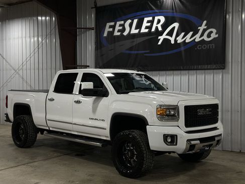 Used 2015 GMC Sierra 2500 Denali w/ Duramax Plus Package image 8