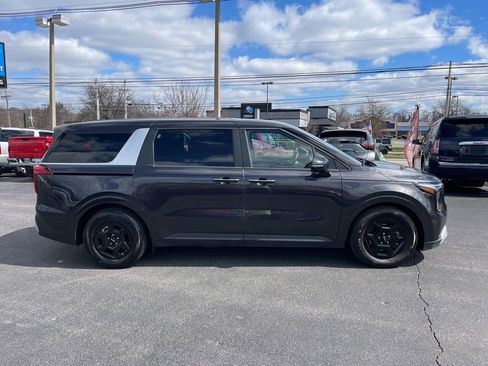 Used 2025 Kia Carnival LXS image 19