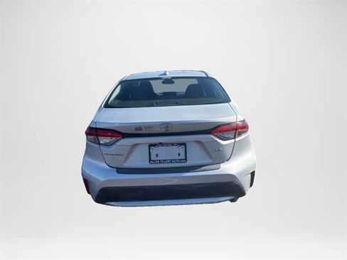 Used 2021 Toyota Corolla LE image 4