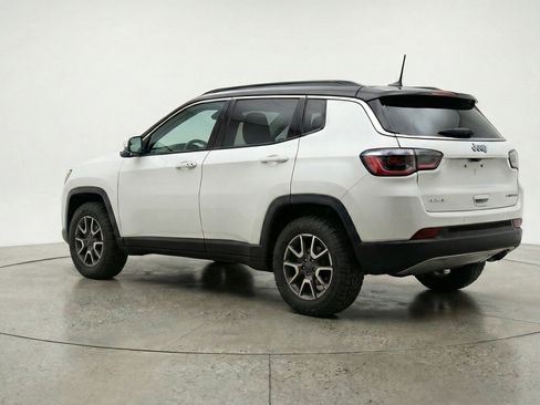 Used 2025 Jeep Compass Trailhawk image 6