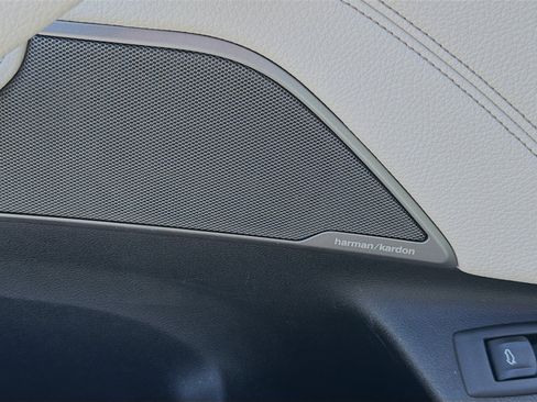 Used 2021 BMW 540i w/ Premium Package image 24