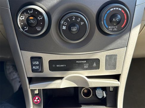 Used 2012 Toyota Corolla LE image 26