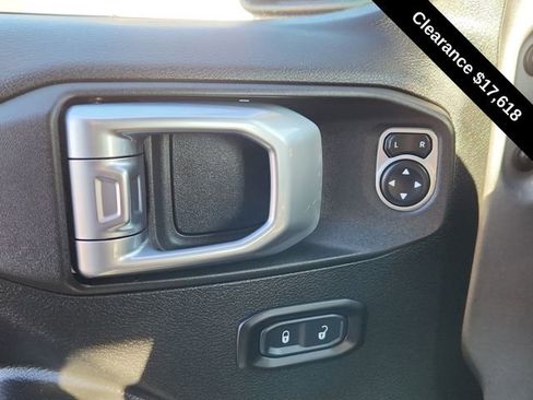 Used 2018 Jeep Wrangler Unlimited Sport S image 32