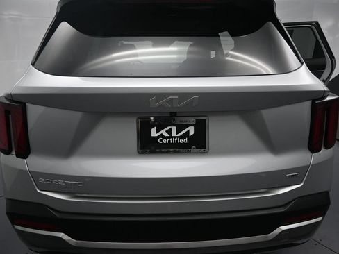 Certified 2025 Kia Sorento EX w/ EX Panoramic Sunroof Package AWD/4WD image 9