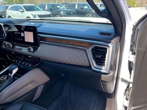 Used 2024 GMC Canyon Denali AWD/4WD image 12