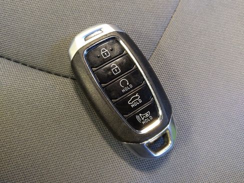 Used 2022 Hyundai Elantra SEL image 32